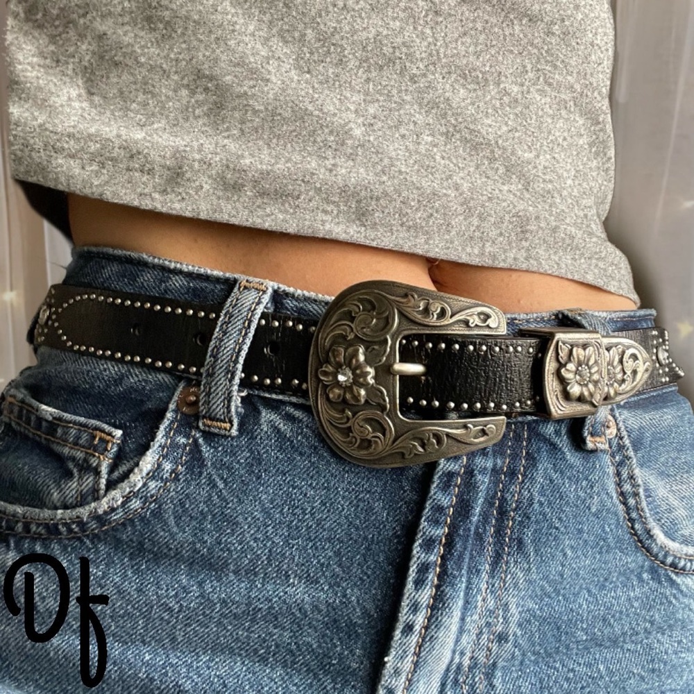Vintage 1995 Nine West Black Leather Belt with Silver Buckle Size M